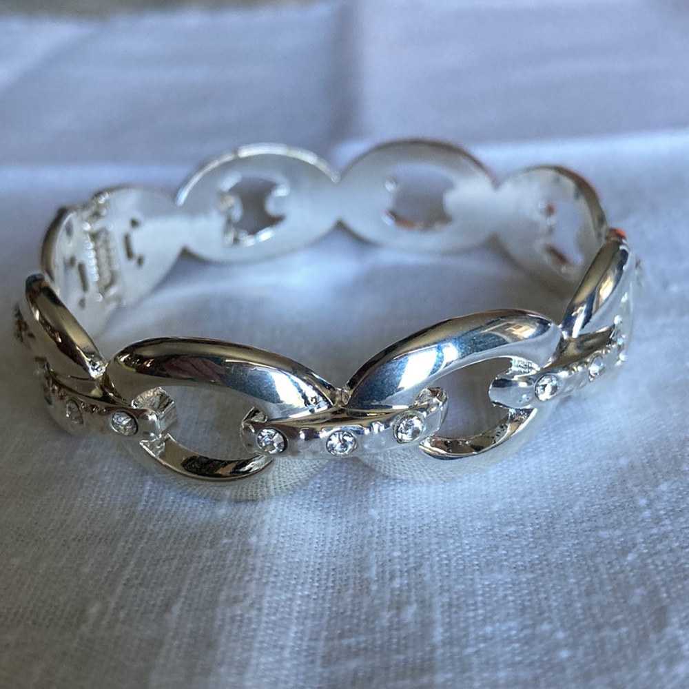 NWOT shiny silvertone round bracelet has oval shapes w/ rhinestone lines $22 - Picture 3 of 5